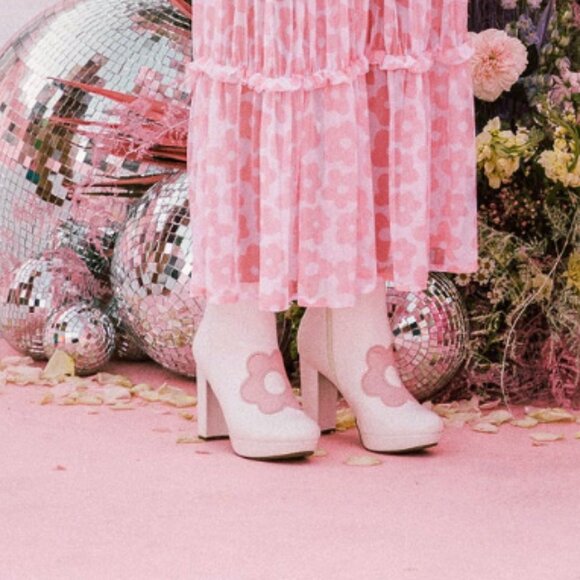 DazeyLA x MCLC Dream Day White & Pink Flower Heeled Boots 9 - Picture 3 of 8